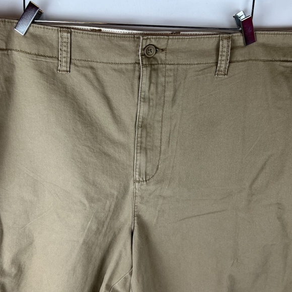 NWT: old navy Straight Lived-In Khaki Non-Stretch Shorts for Men (48) - Picture 3 of 13